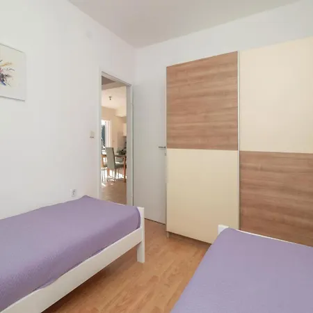 Three-bedroom Holiday In בית נופש *