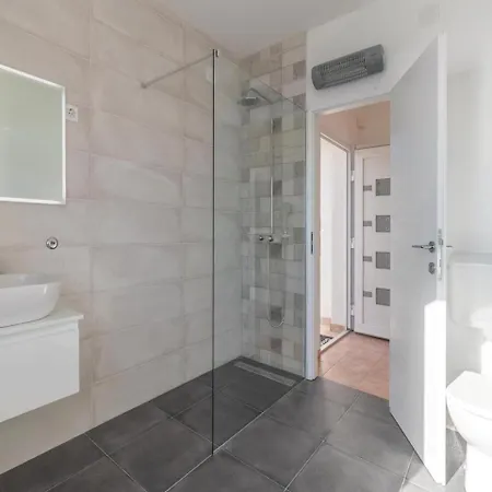 בית נופש Three-bedroom Holiday In *