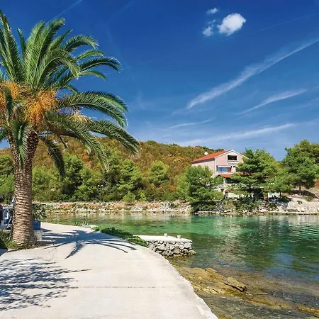 Three-bedroom Holiday In Žman