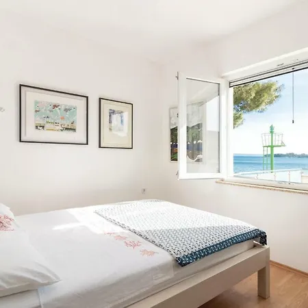 Three-bedroom Holiday In Žman